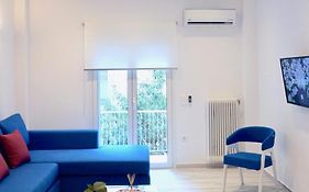 Central, Bright Apt In Athens Near Metro